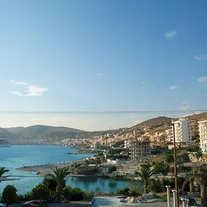 κάντε κράτηση εδώ
